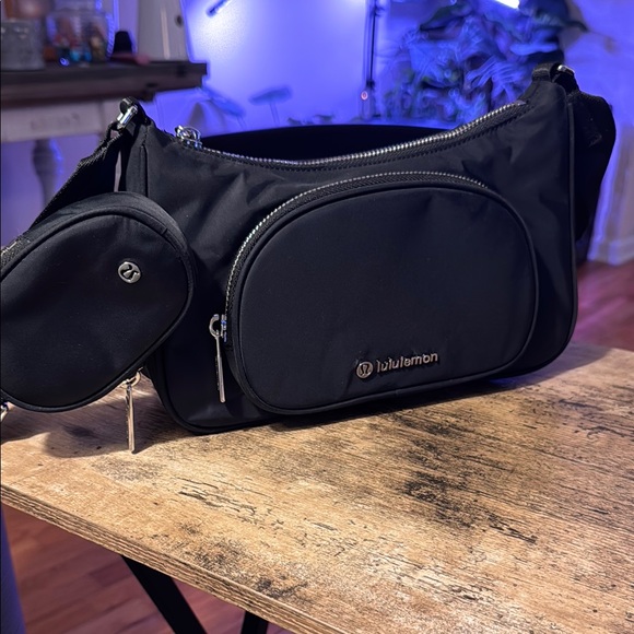 Lululemon Athletica Black Crossbody Bag with Modern Design - Picture 2 of 2
